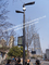 Tiang Lampu Jalan Baja Galvanis Terintegrasi Dengan Tanda Jalan Layar Lampu LED pemasok