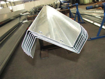 Cina Customized Galvanizing Steel Purlins Dengan Fabrikasi Zed / Cee Purlin dan Girt pemasok