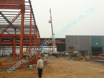 Cina Gedung Bingkai Baja Multi Gable Span Standar ASTM Prefabrikasi Bagian 82 &amp;#39;X 96&amp;#39; H pemasok