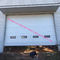 Pintu Angkat Penuh Vertikal Pintu Garasi Industri Bermotor Dengan Jendela Transparan Dan Akses Pejalan Kaki pemasok